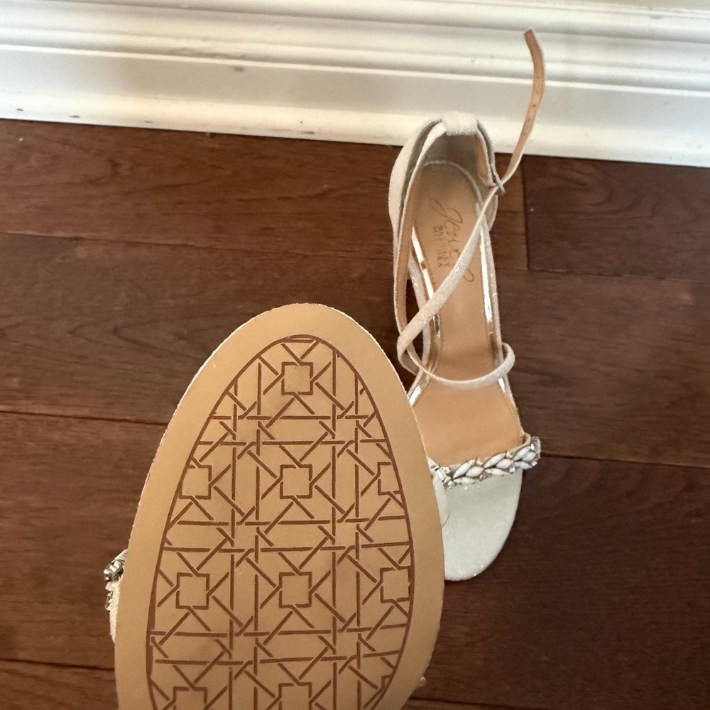 Badgley Mischka and silver Braided Heels 7.5 - Picture 3 of 7